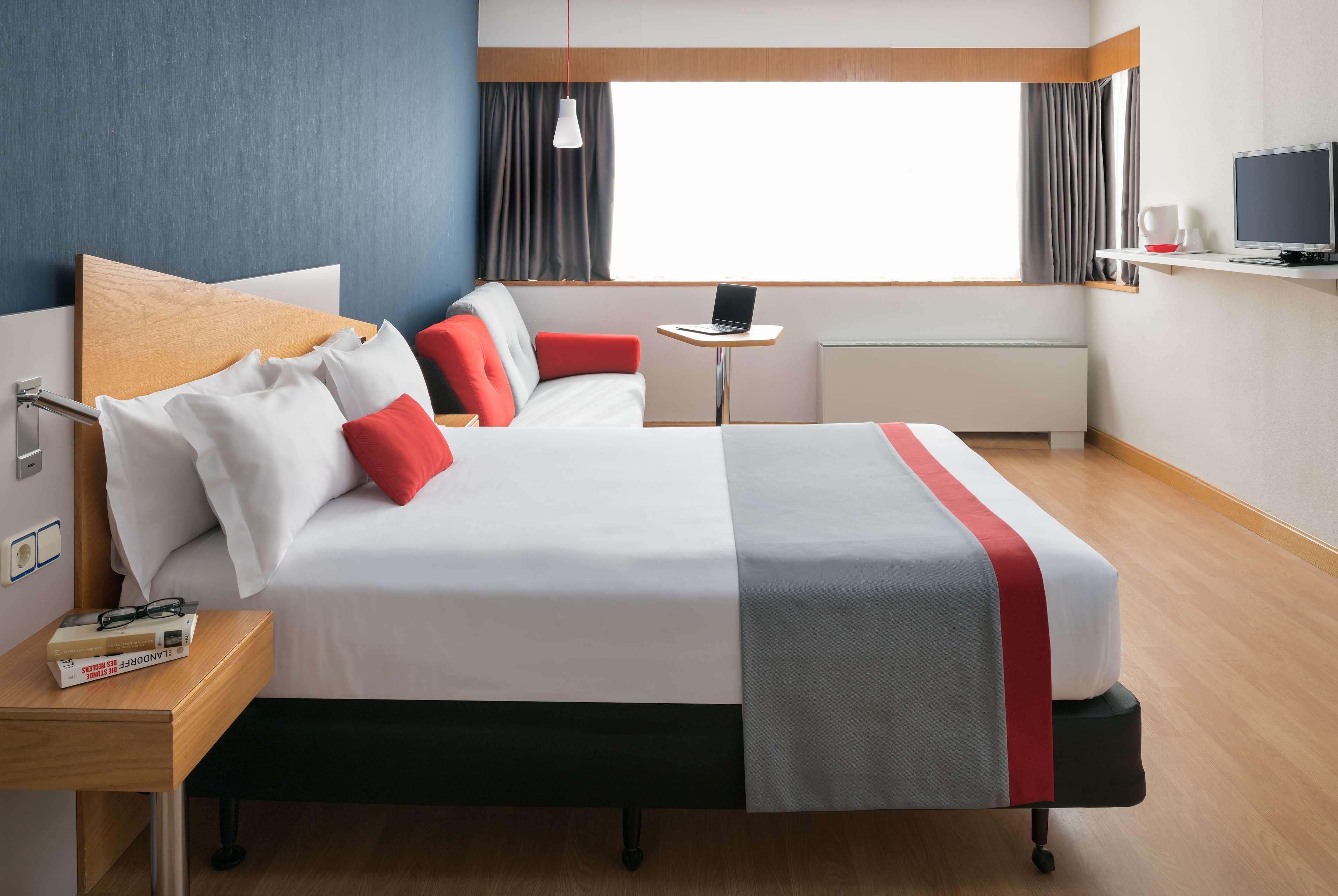 Ramada By Wyndham Madrid Tres Cantos Zewnętrze zdjęcie