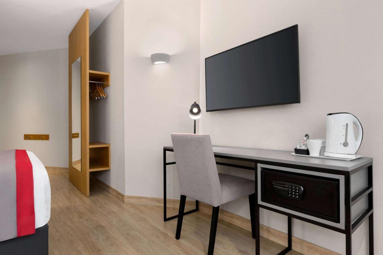 Ramada By Wyndham Madrid Tres Cantos Zewnętrze zdjęcie