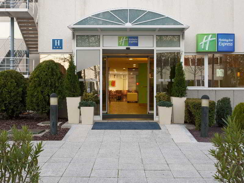 Ramada By Wyndham Madrid Tres Cantos Zewnętrze zdjęcie